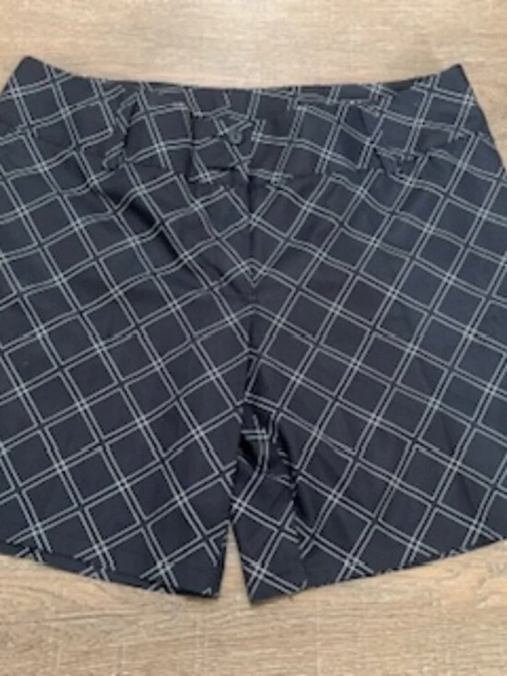 Adidas Golf shorts Women’s‎ size 10 lightweight breathable black geometric print